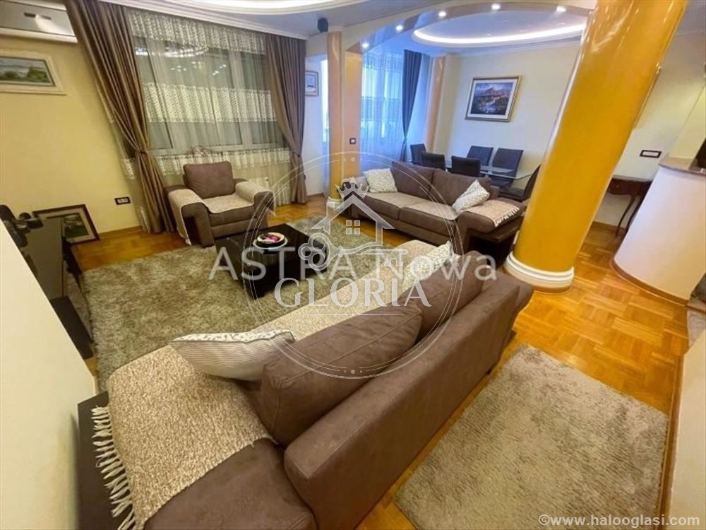Трёхкомнатная квартира, 75 м², Центр, Старый город