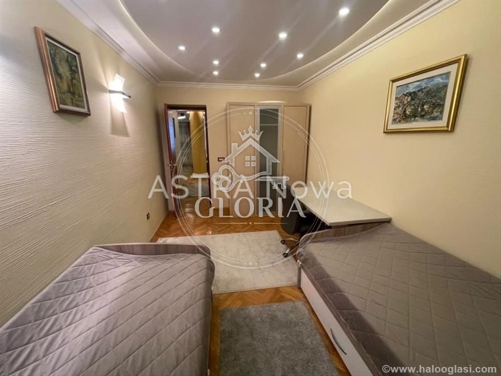 Трёхкомнатная квартира, 75 м², Центр, Старый город, фото 10