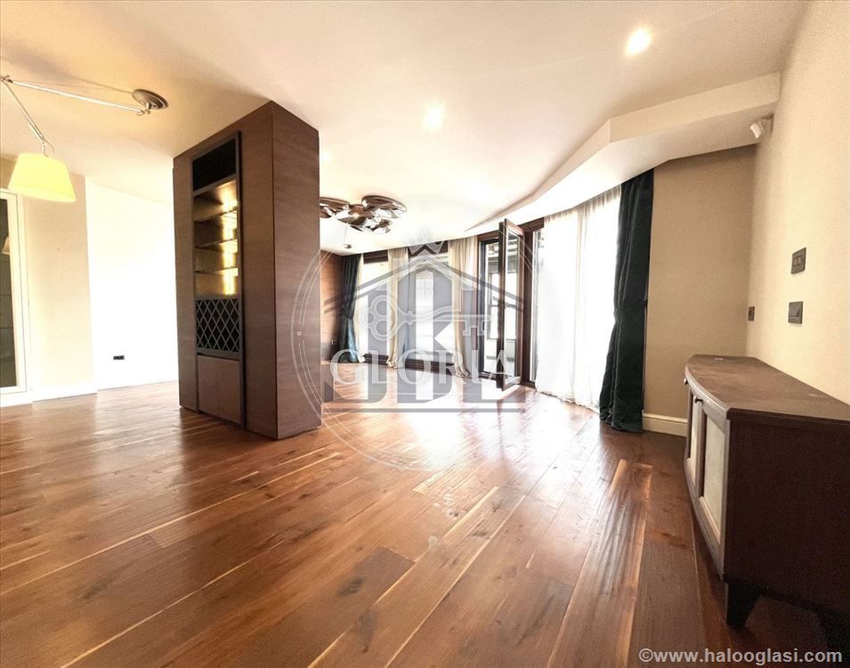 Четырёхкомнатная квартира, 152 м², Храм светог Саве -, Врачар