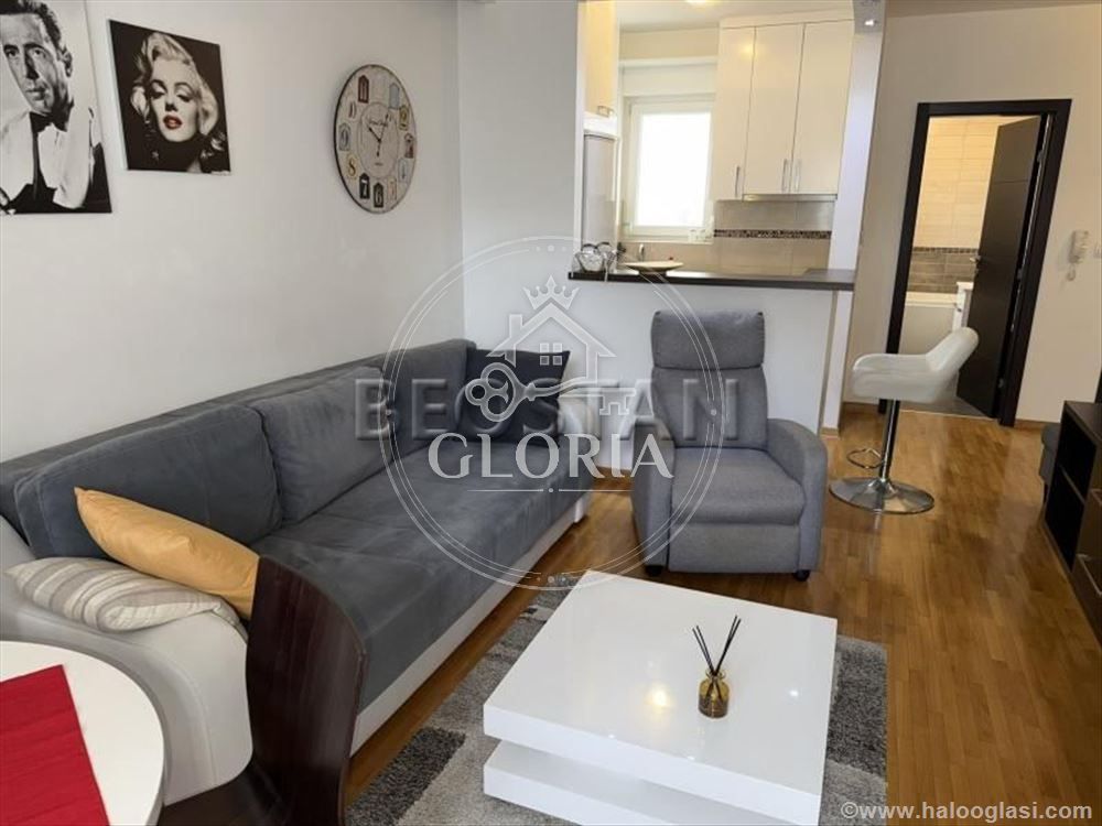 Двухкомнатная квартира, 50 м², Джерам пияца, Звездара