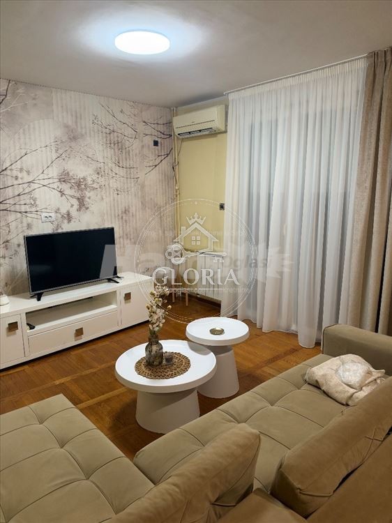 Двухкомнатная квартира, 75 м², Южни булевар, Врачар, фото 3