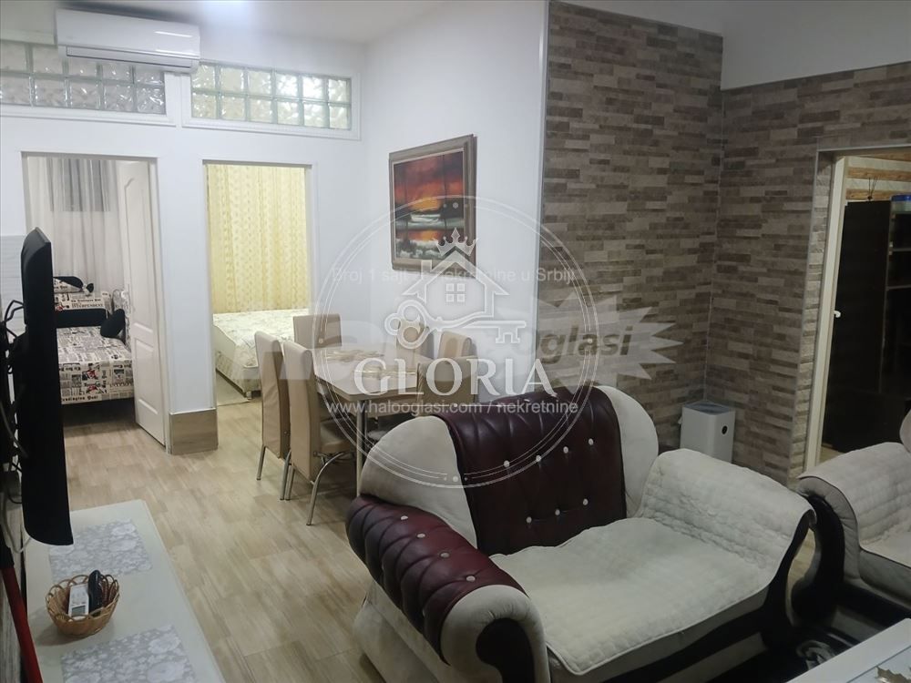 Трёхкомнатная квартира, 64 м², Цара Душана, Земун