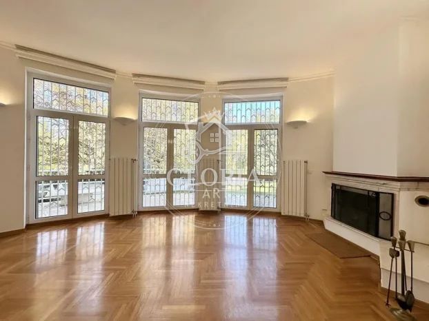 Дом, 270 м², © ОпенСтреетМап цонтрибуторс, Савски-Венац