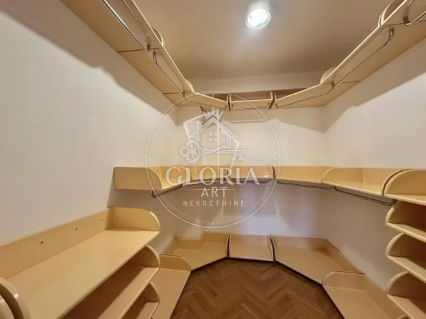 Дом, 270 м², © ОпенСтреетМап цонтрибуторс, Савски-Венац, фото 12