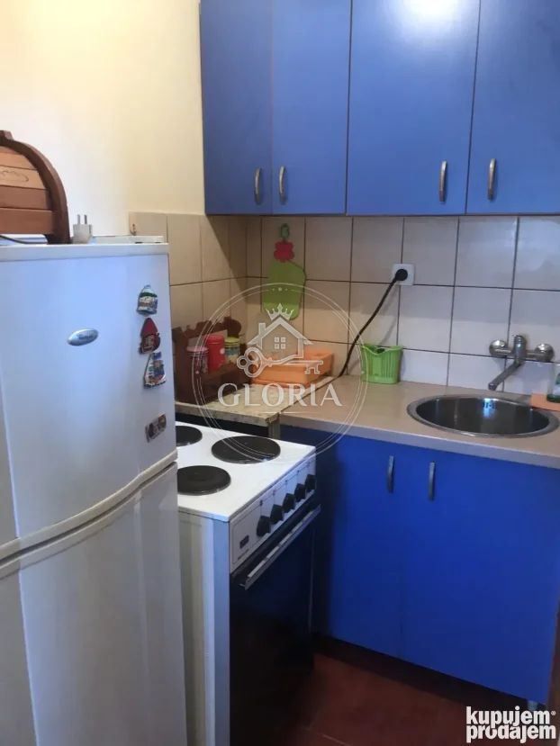 Студия, 40 м², Земун поле, Земун