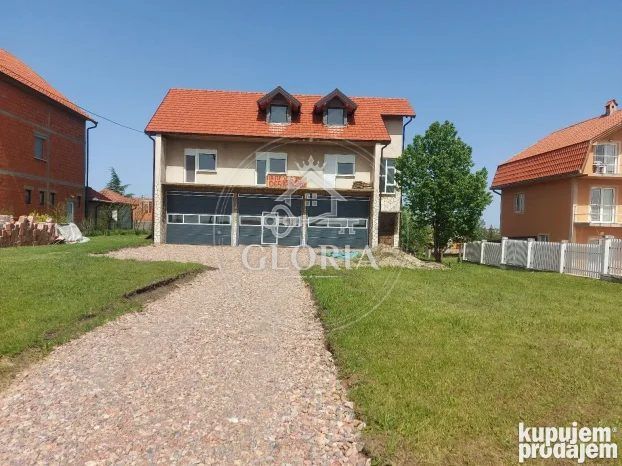 Дом, 420 м², Вранич, Бараево