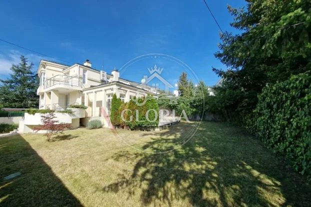 Дом, 375 м², © ОпенСтреетМап цонтрибуторс, Савски-Венац