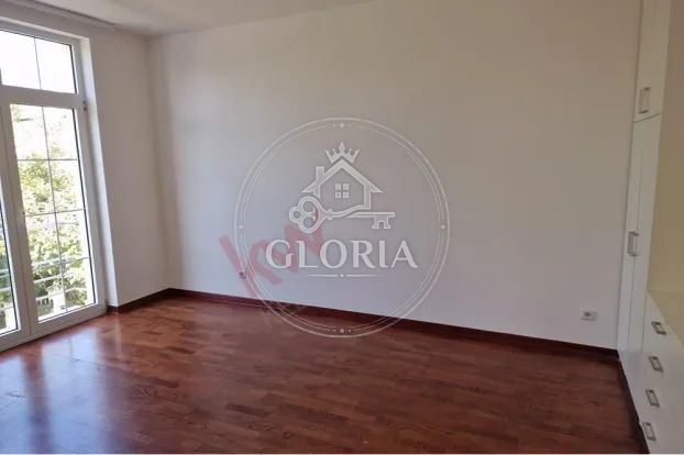 Дом, 375 м², © ОпенСтреетМап цонтрибуторс, Савски-Венац, фото 12