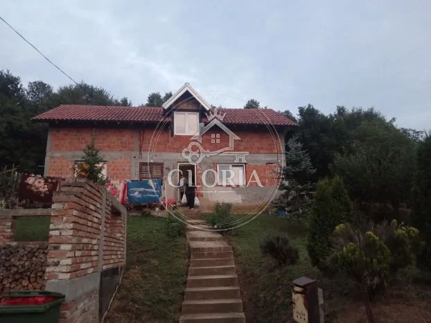 Дом, 200 м², Бараево (mesto), Бараево