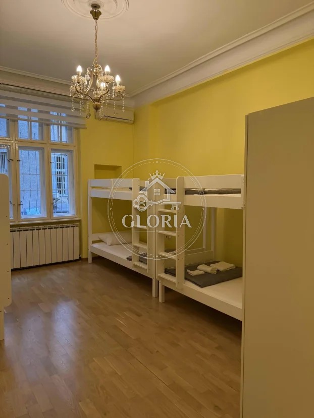 Трёхкомнатная квартира, 70 м², Старый город