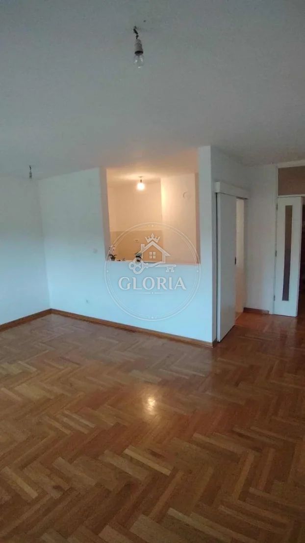 Трёхкомнатная квартира, 84 м², Вождовац