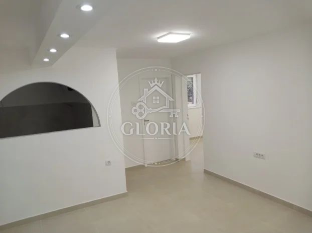 Трёхкомнатная квартира, 51 м², Лабудово брдо, Раковица