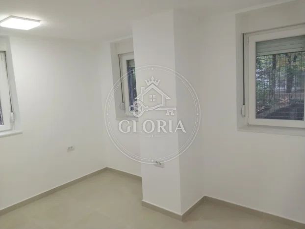 Трёхкомнатная квартира, 51 м², Лабудово брдо, Раковица, фото 2