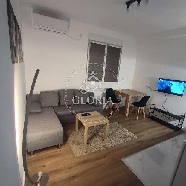 Однокомнатная квартира, 30 м², Сурчин, фото 5