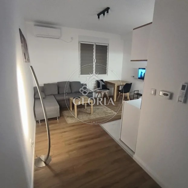 Однокомнатная квартира, 30 м², Сурчин, фото 6