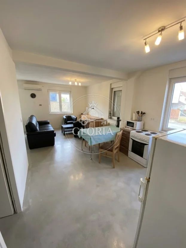 Дом, 220 м², © ОпенСтреетМап цонтрибуторс, Земун, фото 5