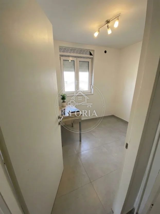 Дом, 220 м², © ОпенСтреетМап цонтрибуторс, Земун, фото 6